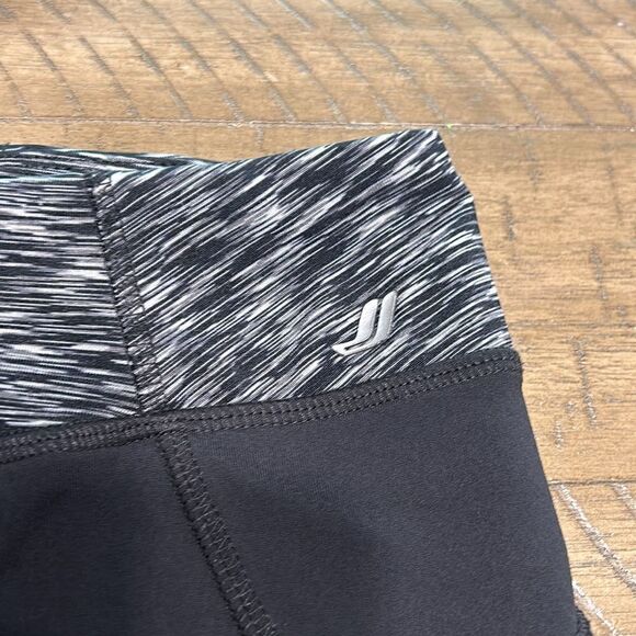 (3/$15) Joe Fresh fitted workout biker shorts size medium - Picture 2 of 13